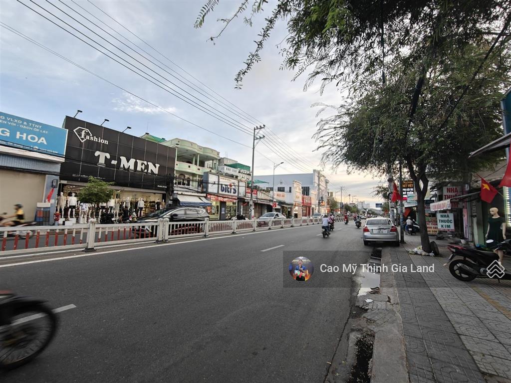 Bán nhà mặt tiền đường 30/4diện tích lớn 528m2gồm 2 mặt tiền trước sauvị trí kinh doanh20 tỷ