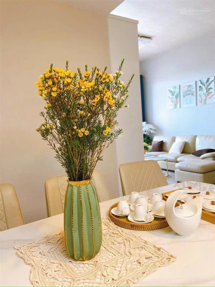 Bán căn hộ vstar, phú thuận, quận 7, giá 4,6 tỷ, 97m2  2pn  2wc. nhà full nt .  0923 137 ***