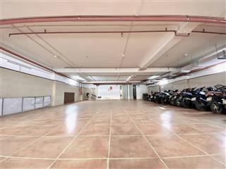 Tòa văn phòng 8 tầng hầm phố duy tân 180m2 mt 10m vỉa hè ôtô đỗ tránh ngày đêm giá 102 tỷ