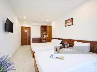 Bán khách sạn 4* mặt tiền hoàng kế viêm doanh thu 2 tỷ/tháng giá đầu tư,  0905 001 ***