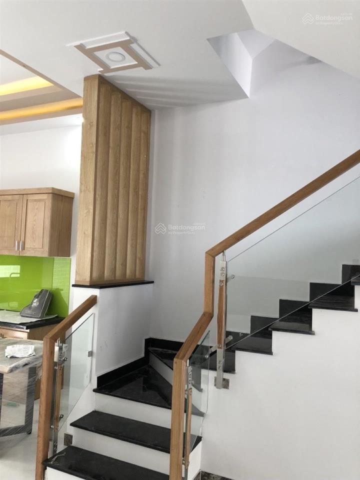 Nhà phố 2 lầu tại hoàng quốc việt cạnh phú mỹ hưng