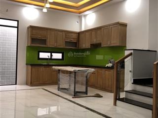 Nhà phố 2 lầu tại hoàng quốc việt cạnh phú mỹ hưng