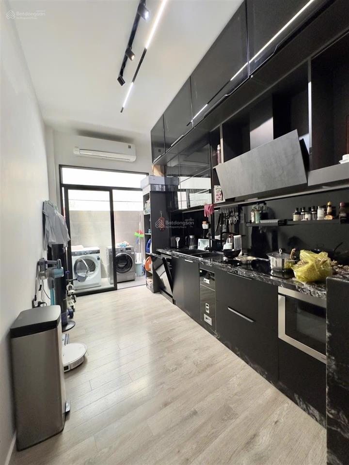 Bán nhà đẹp quận 10, 4 tầng nở hậu 11m, 4pn, 5wc, 70m2 nhỉnh 10 tỷ tl