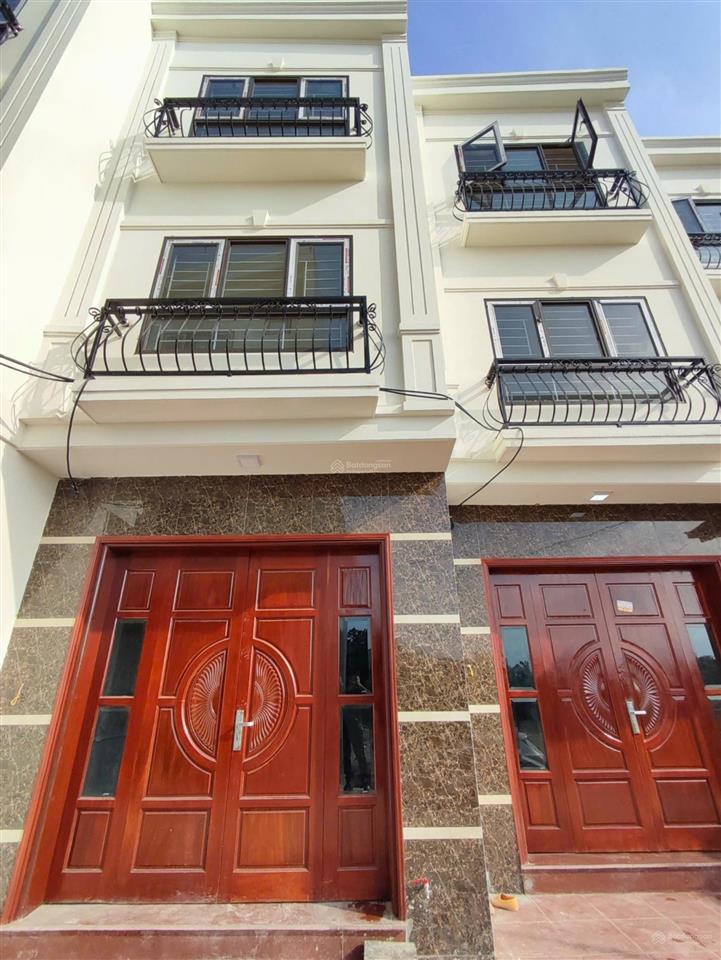 Chính chủ bán nhà 37 m2 full nội thất ôtô đỗ cửa, ngõ thông 2 đầu, đông la, hoài đức