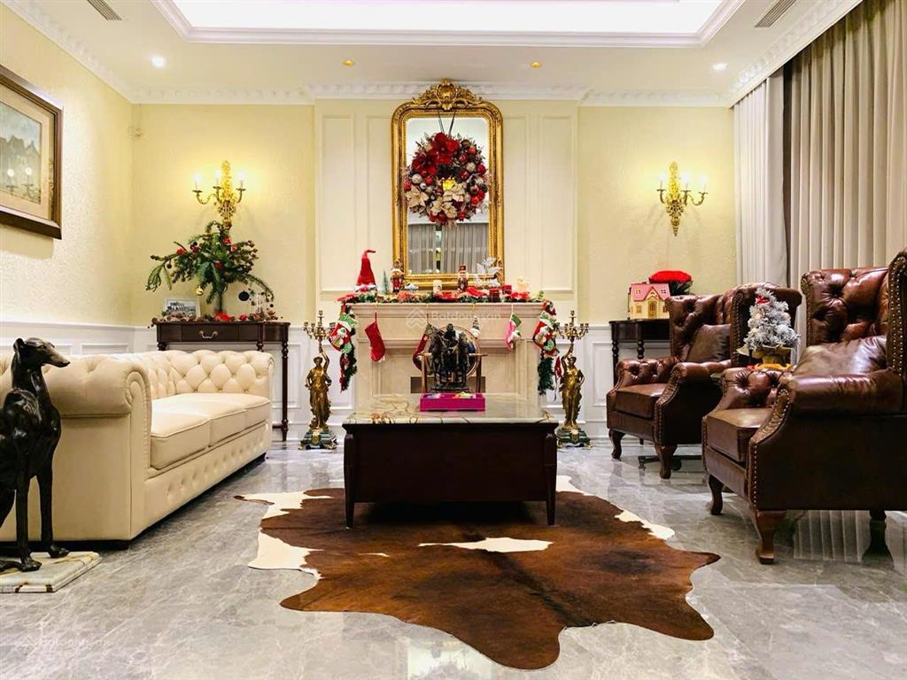 Định cư nước ngoài cần bán nhanh căn biệt thự full nội thất, giá tốt