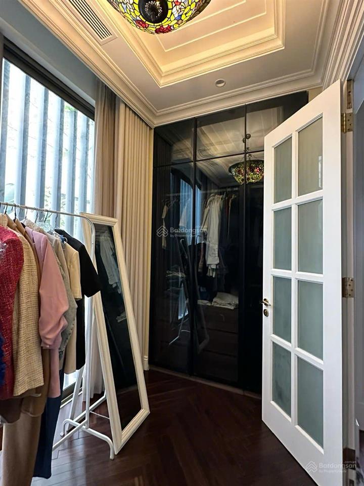 Định cư nước ngoài cần bán nhanh căn biệt thự full nội thất, giá tốt