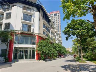 Cần tiền bán gấp căn shophouse 76,3m 20 tỷ, hoàn thiện mặt ngoài, sổ đỏ cất két