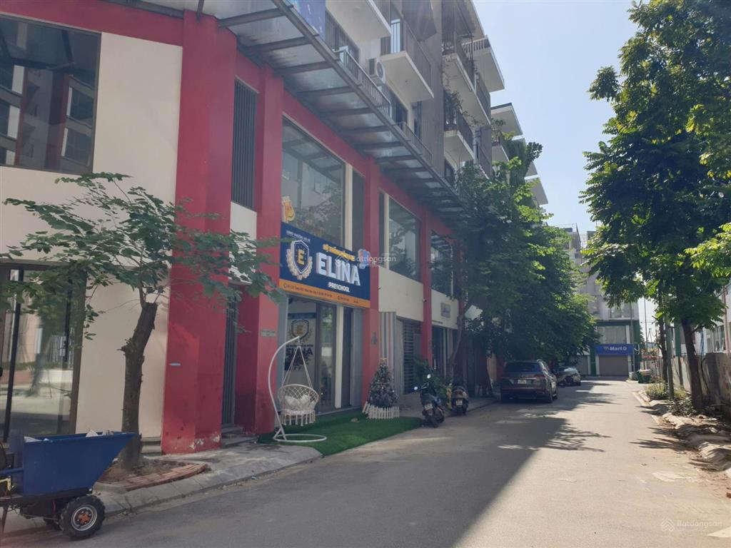Cần tiền bán gấp căn shophouse 76,3m 20 tỷ, hoàn thiện mặt ngoài, sổ đỏ cất két