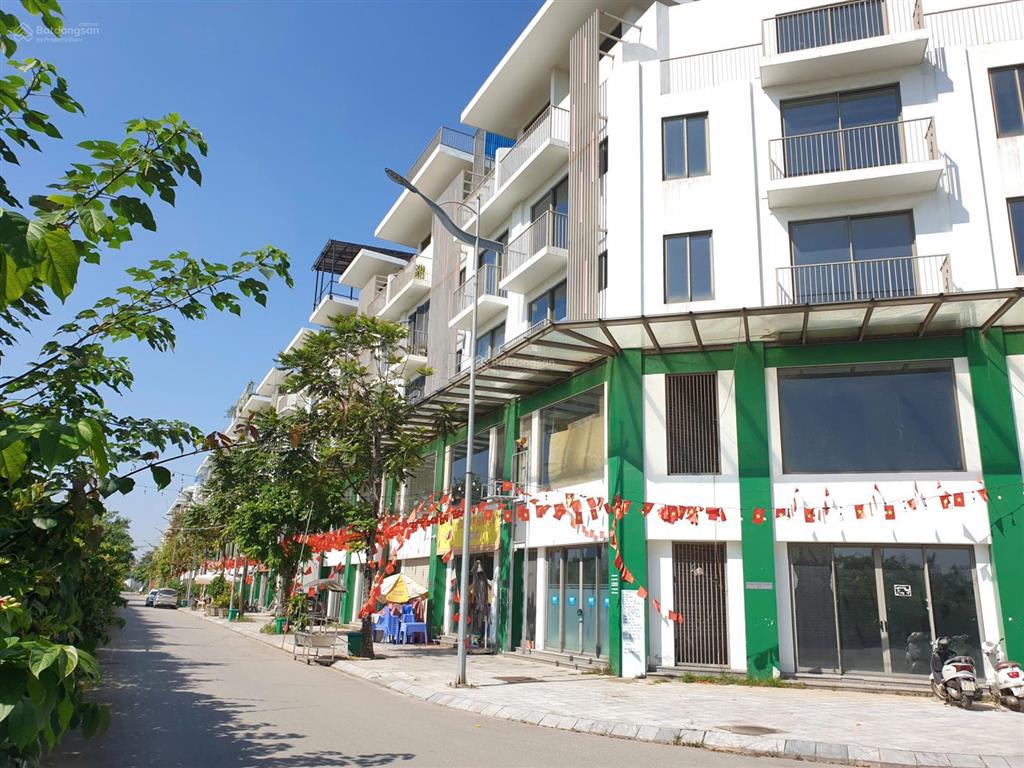 Cần tiền bán gấp căn shophouse 76,3m 20 tỷ, hoàn thiện mặt ngoài, sổ đỏ cất két