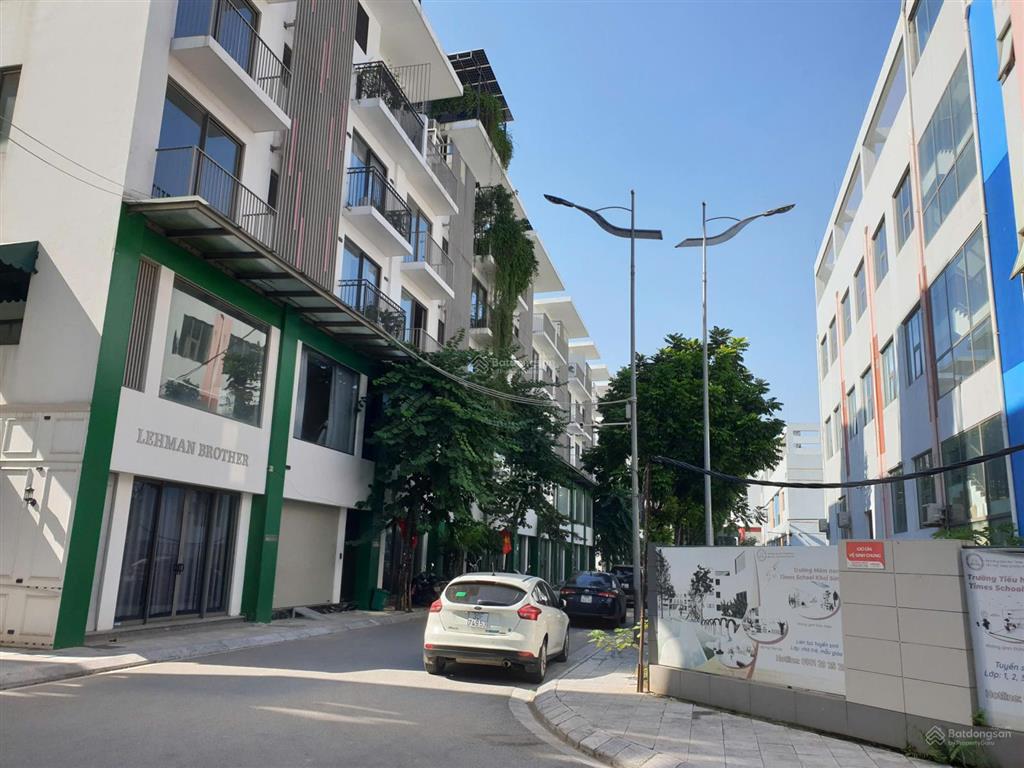 Cần tiền bán gấp căn shophouse 76,3m 20 tỷ, hoàn thiện mặt ngoài, sổ đỏ cất két