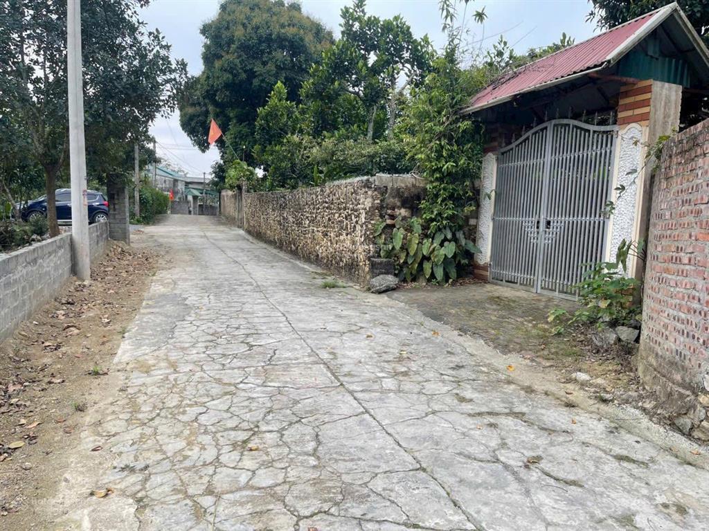 Chuyển nhượng khuôn viên nhà vườn tại lâm sơn, lương sơn, hòa bình dt 512m có 400m thổ cư wieu nui