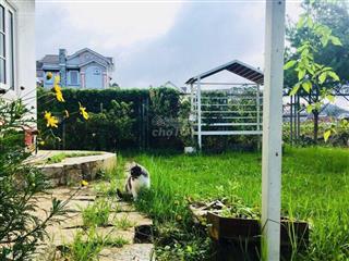 Bán lỗ nhà tâm huyết 235m2 có sân vườn giá rẻ