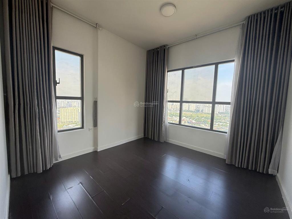 Trống sẵn căn 3 phòng ngủ 89m2, giá ốc 20 triệu, nội thất đầy đủ. giá 20 triệu. tại the sun avenue