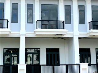 Bán căn nhà phố góc kỹ thuật giá rẻ. chủ chấp nhận chịu lỗ bán gấp để có tiên giải quyết công việc