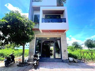 Nhà rẻ vừa xây xong. nhà thiết kế hiện đại sang trọng. chất lượng vừa rẻ vừa đẹp khu đô thị the sol