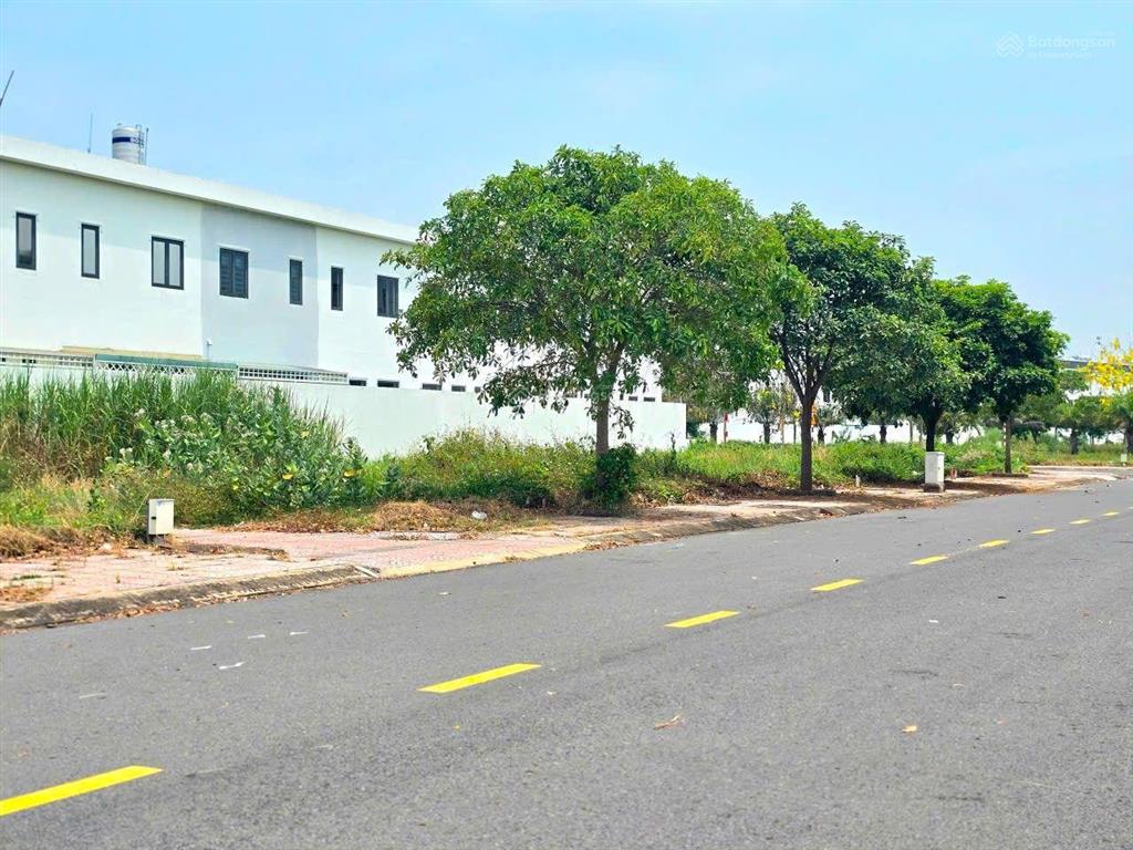 Chủ ngộp cần bán gấp lô đất view trường học cưc đẹp. tại khu đô thị the sol, shr, sang tên ngay