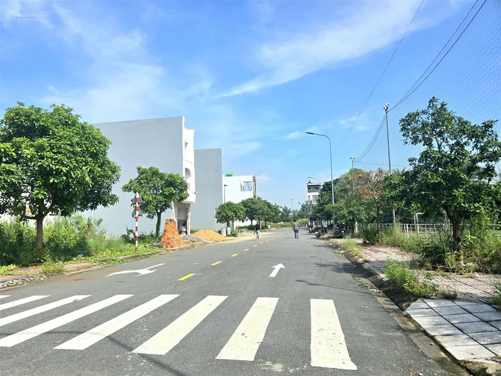 Chủ ngộp cần bán gấp lô đất view trường học cưc đẹp. tại khu đô thị the sol, shr, sang tên ngay