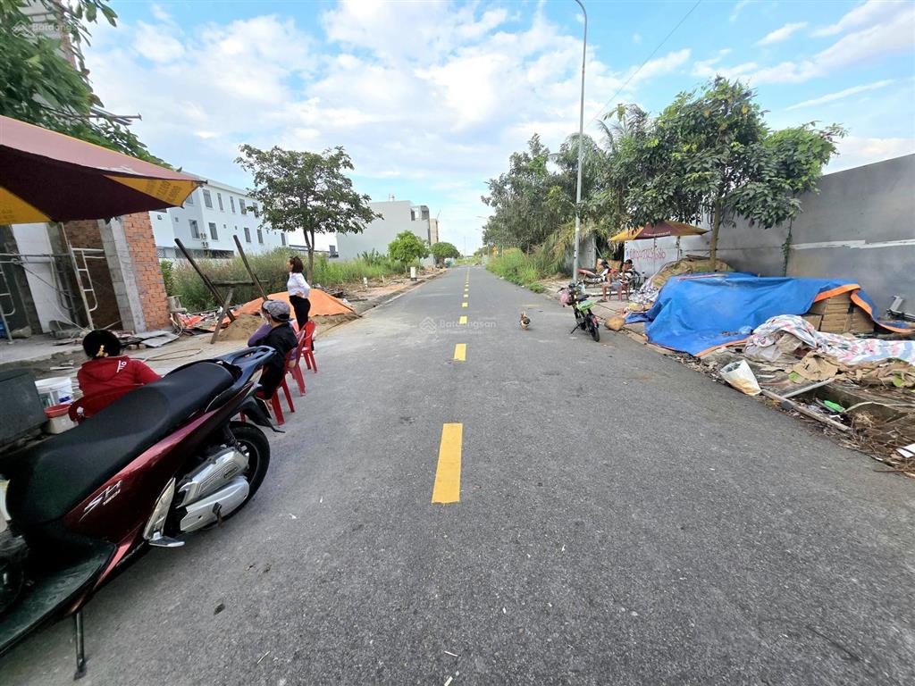 Chủ ngộp cần bán gấp lô đất view trường học cưc đẹp. tại khu đô thị the sol, shr, sang tên ngay