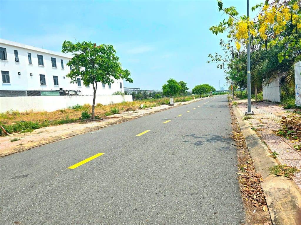 Chủ ngộp cần bán gấp lô đất view trường học cưc đẹp. tại khu đô thị the sol, shr, sang tên ngay