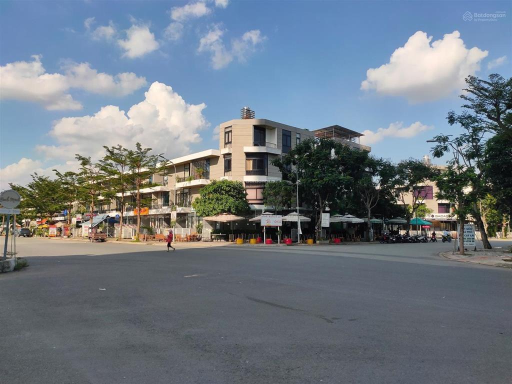 Hot! chính chủ gửi bán đất dt 10.3x20m  shr, kdc cát lái, p.cát lái, tp. hcm giá 68tr/m2!