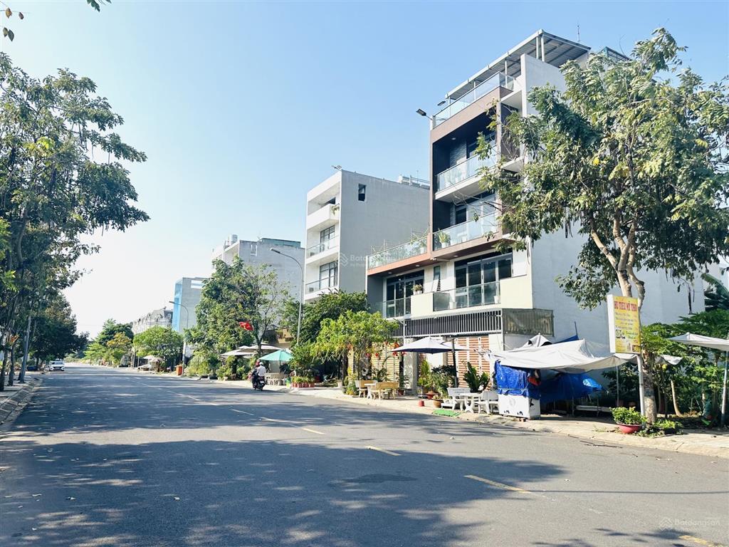 Hot! chính chủ gửi bán đất dt 10.3x20m  shr, kdc cát lái, p.cát lái, tp. hcm giá 68tr/m2!
