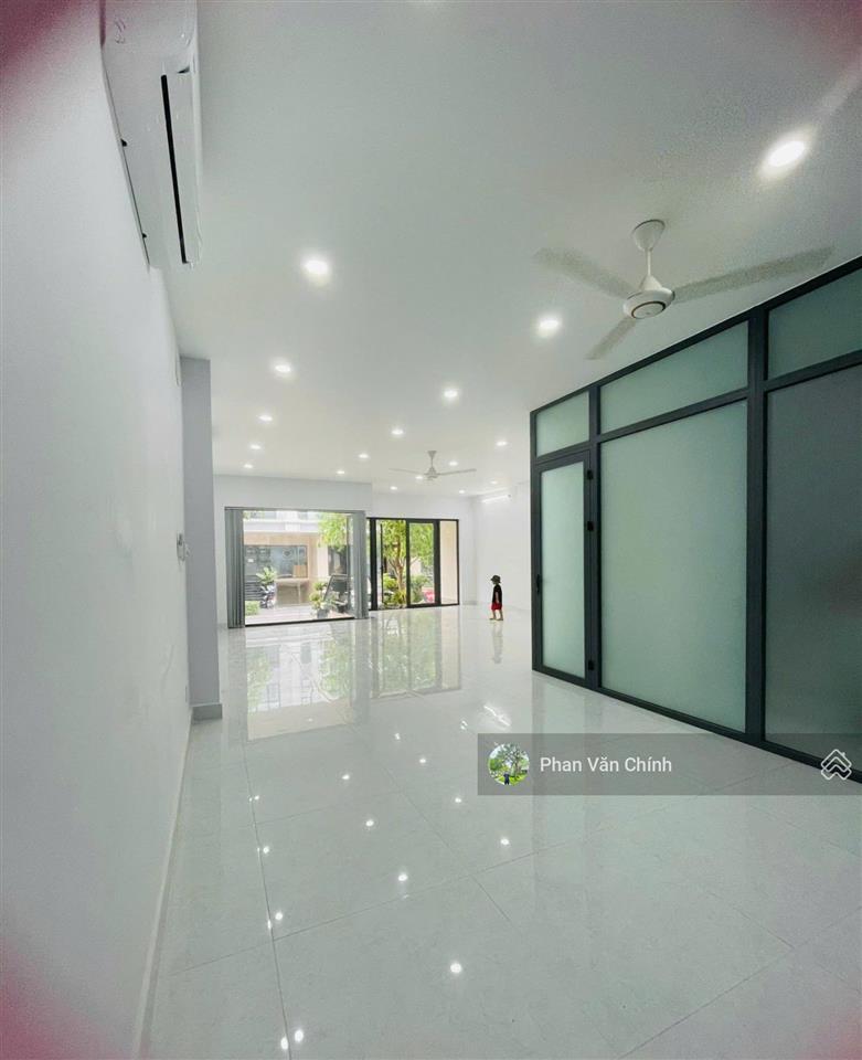 Cho thuê nguyên tầng trệt + lầu 1 (7x20) nhà kđt vạn phúc, hoàn thiện nội thất giá 20tr/th tl