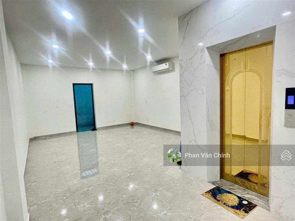 Cho thuê văn phòng tầng trệt (5x21m) kđt vạn phúc, có hầm để xe, lối đi riêng. giá 10 triệu tl