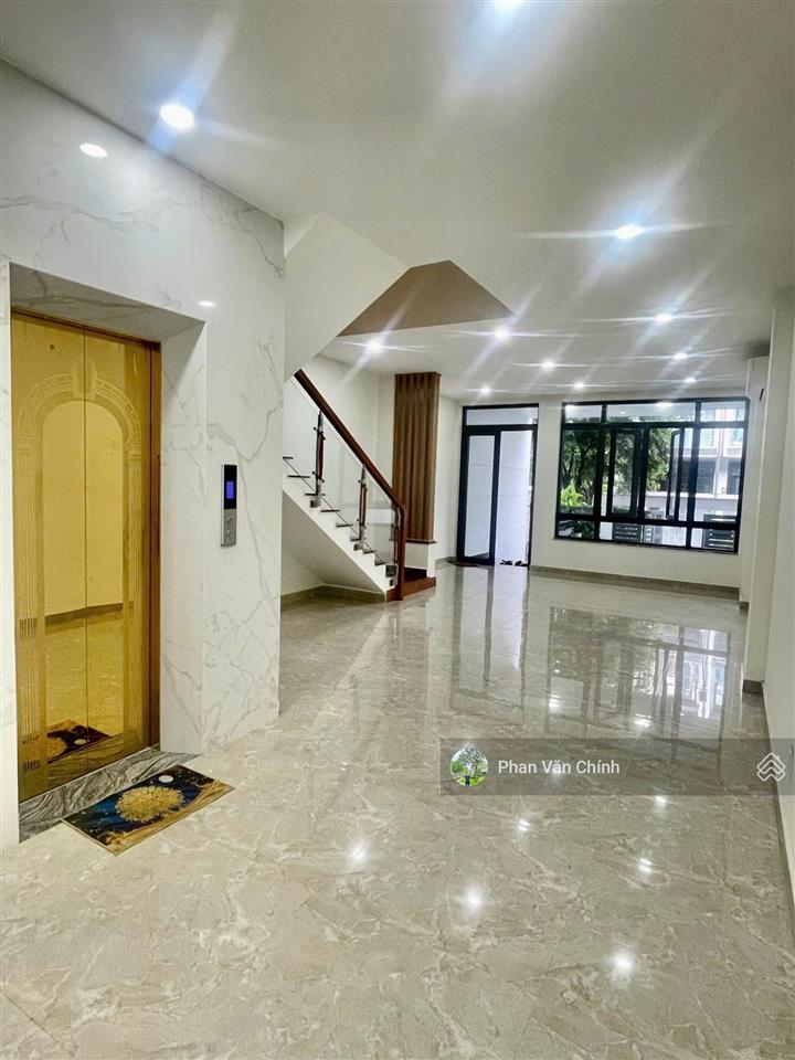 Cho thuê văn phòng tầng trệt (5x21m) kđt vạn phúc, có hầm để xe, lối đi riêng. giá 10 triệu tl