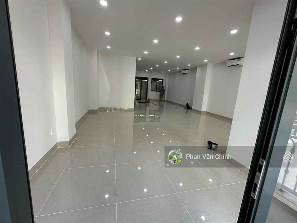 Cho thuê nguyên tầng trệt nhà vạn phúc city sàn trống suốt làm văn phòng công ty giá 16 triệu