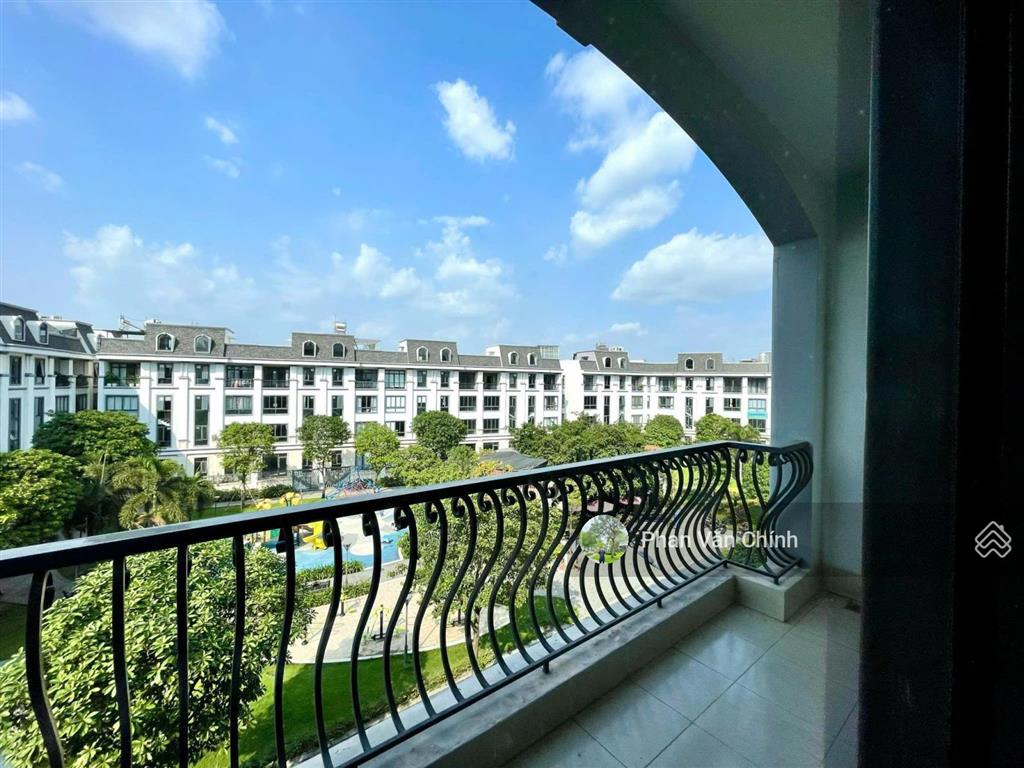 Bán nhà vạn phúc city ngang 7m, hoàn thiện nội thất, sổ hồng riêng giá 32 tỉ tl
