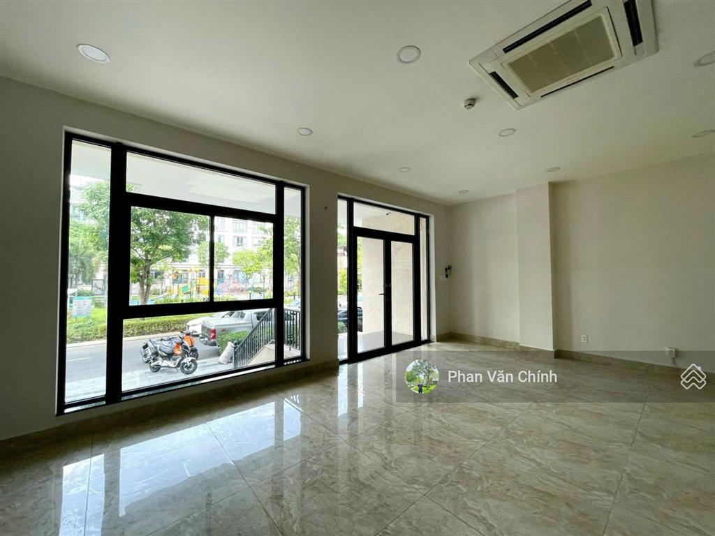 Bán nhà vạn phúc city ngang 7m, hoàn thiện nội thất, sổ hồng riêng giá 32 tỉ tl