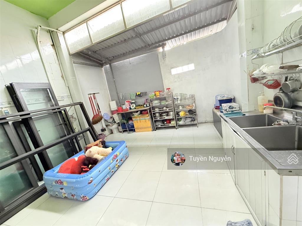 Ngộp bank  bán gấp nhà 2 mặt tiền diện tích sử dụng 350m2 ngang 6m, ô tô thông thích hợp xây chdv