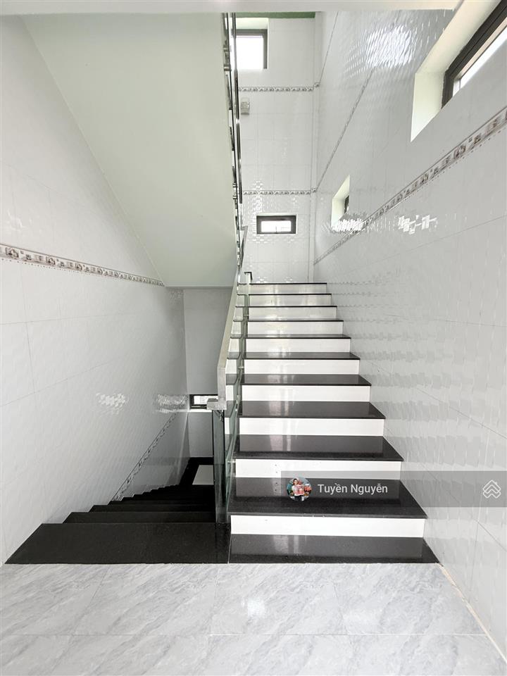 Ngộp bank  bán gấp nhà 2 mặt tiền diện tích sử dụng 350m2 ngang 6m, ô tô thông thích hợp xây chdv