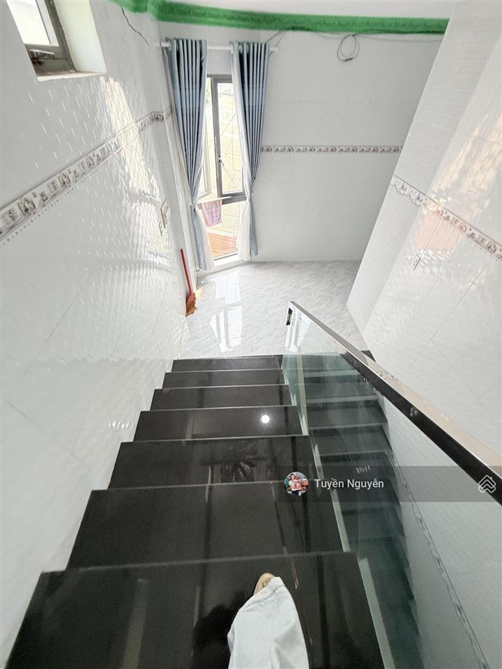 Ngộp bank  bán gấp nhà 2 mặt tiền diện tích sử dụng 350m2 ngang 6m, ô tô thông thích hợp xây chdv