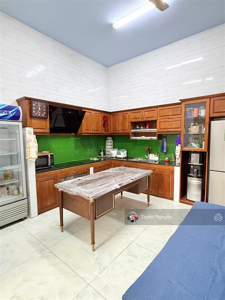 Ngộp bank  bán gấp nhà 2 mặt tiền diện tích sử dụng 350m2 ngang 6m, ô tô thông thích hợp xây chdv