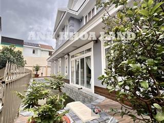 Chủ định cư bán gấp biệt thự 345m2 ngang 11.9m2 cách hoàng diệu 2 chỉ 2p ngay trung tâm thủ đức