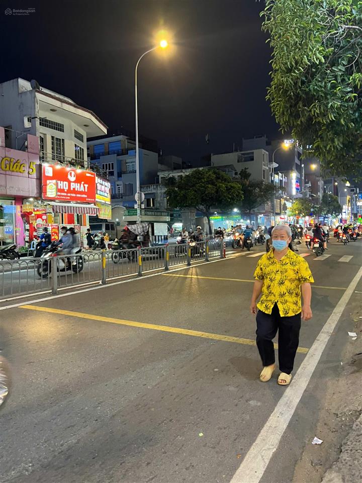 Siêu phẩm 3 căn liền kề 18m * 25m mt tên lửa cần cho thuê gấp nhanh tay chốt lẹ có 1 0 2