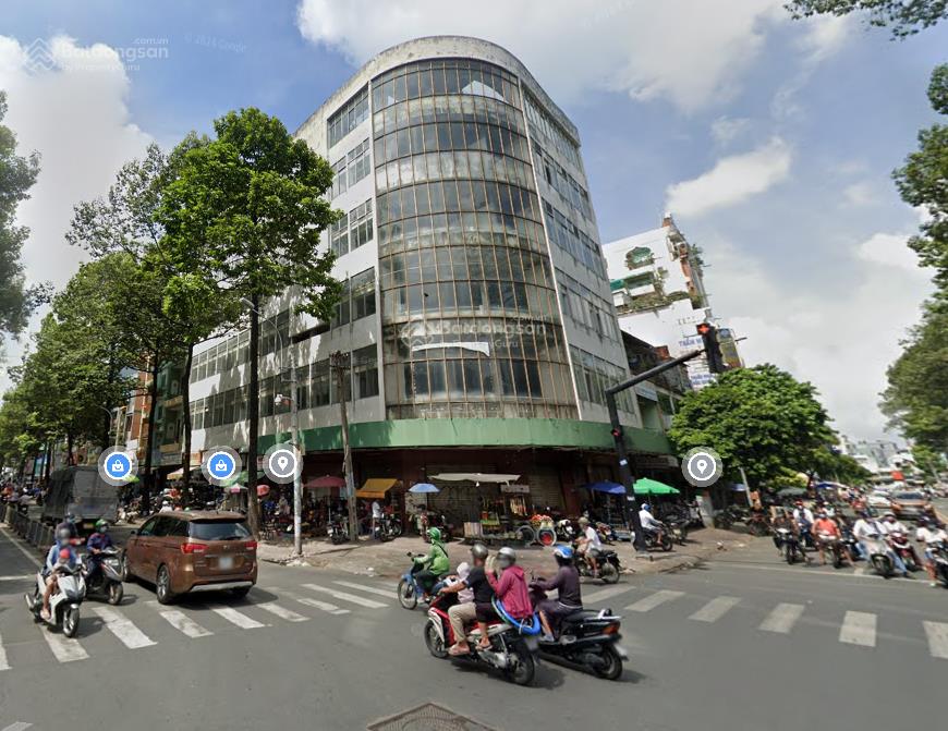 Siêu phẩm góc đèn đỏ nguyễn chí thanh & tạ uyên ngang bảng hiệu 50m vị trí có 1 0 2