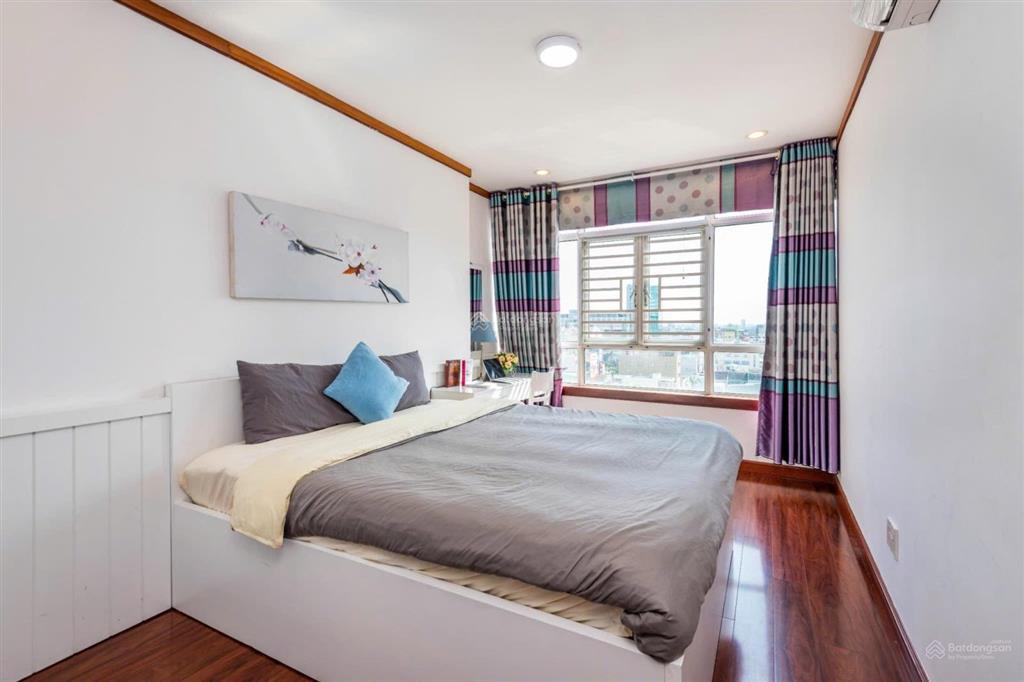 Chủ cần tiền bán gấp ch 2pn tầng cao view hồ. giá sập sàn