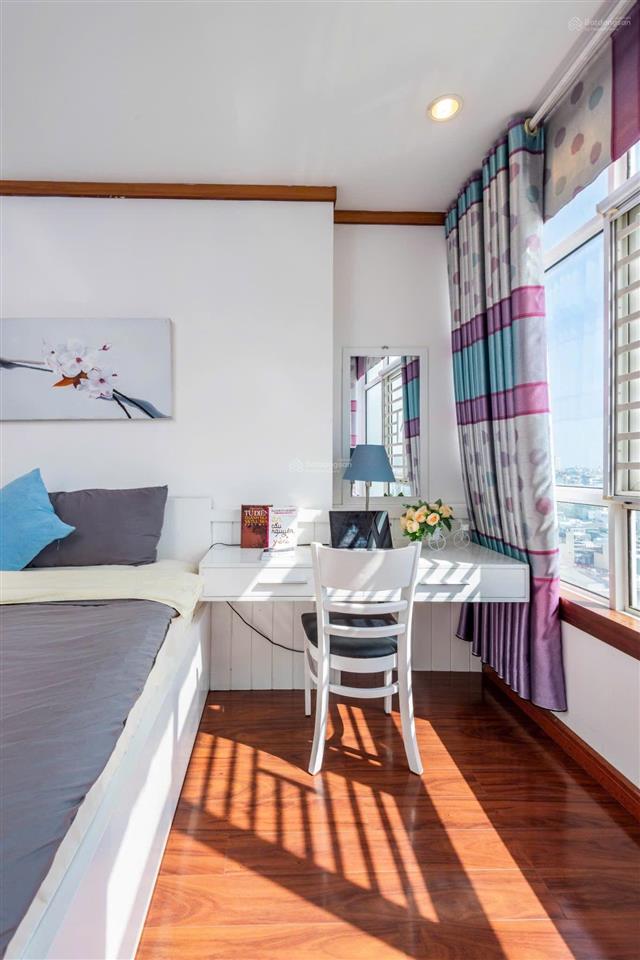 Chủ cần tiền bán gấp ch 2pn tầng cao view hồ. giá sập sàn