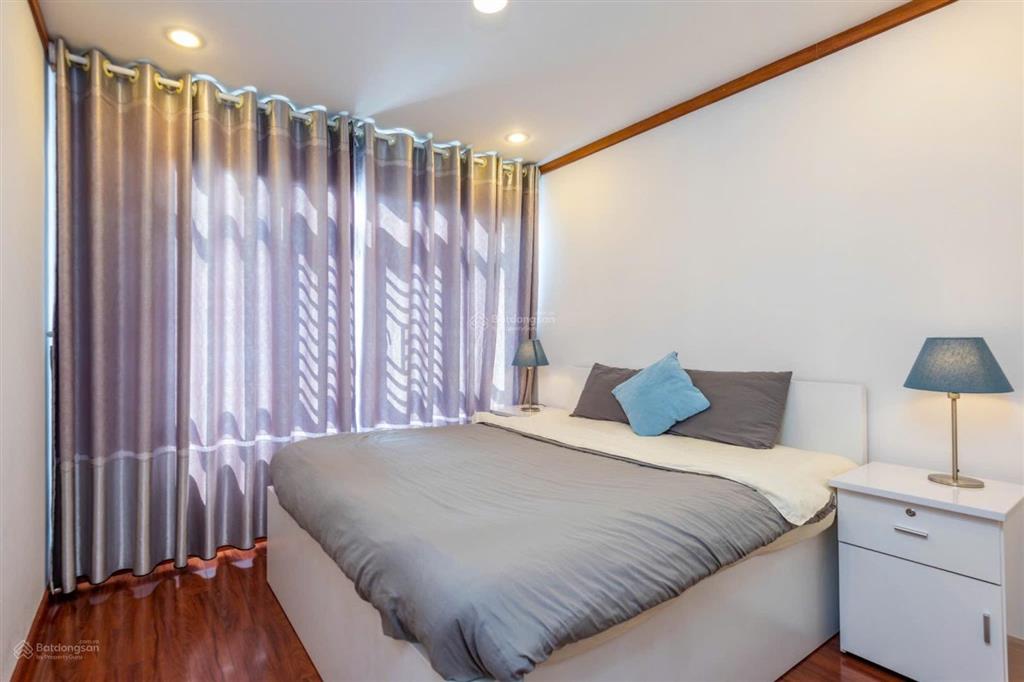 Chủ cần tiền bán gấp ch 2pn tầng cao view hồ. giá sập sàn