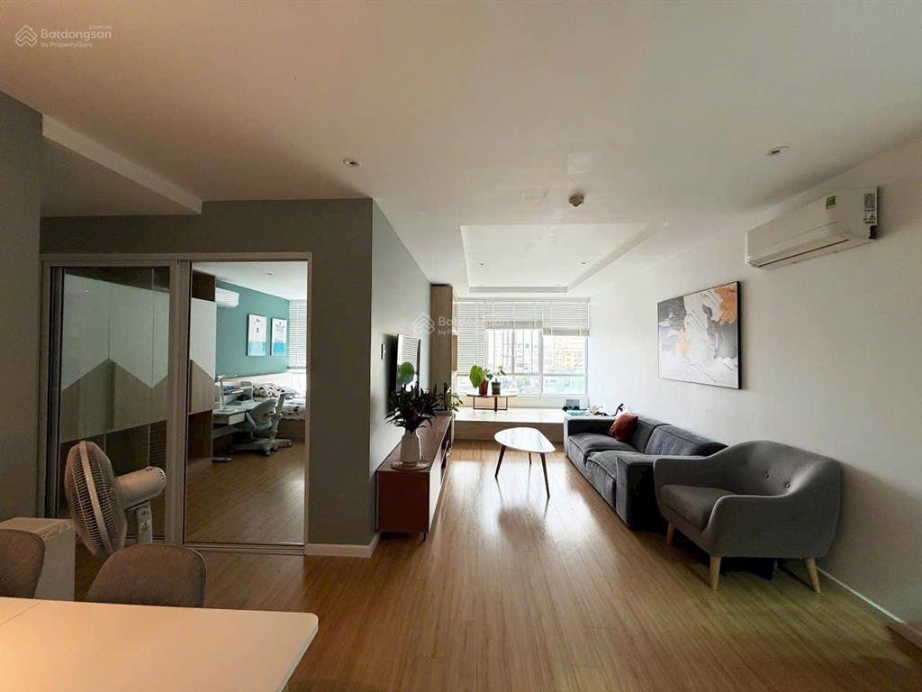 Chủ cần tiền bán gấp ch 2pn tầng cao view hồ. giá sập sàn