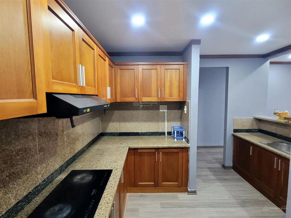 Chủ cần tiền bán gấp ch 2pn tầng cao view hồ. giá sập sàn