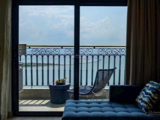 Chủ cần sang nhượng gấp ch godenbay 1pn nằm trọn view phố và sông . giá sập sàn