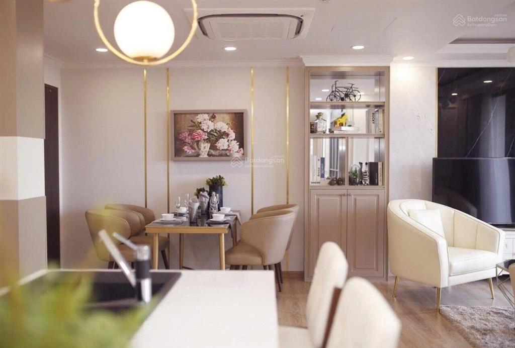 Bán 3pn chung cư hưng phúc nội thất cao cấp, view xịn kèm ô xe hơi giá 9,5 tỷ sổ hồng trao tay