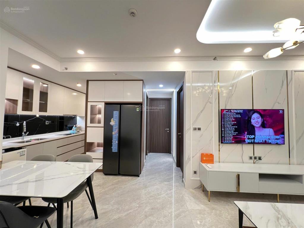 Căn hộ giá tốt midtown có 2pn, 2wc nội thất đầy đủ view thoáng mát giá 9 tỷ all in
