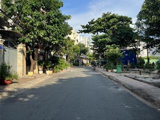 Bán căn biệt thự bề ngang khủng gần sông sài gòn, đường 20m, dt 10x20m 3 tầng áp mái giá 28,9 tỷ