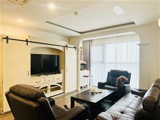 Cực hiếm! bán căn 121m2  căn góc, thoáng, mát, 3pn  tầng cao, bc đn, nội thất nhập khẩu cực xịn.