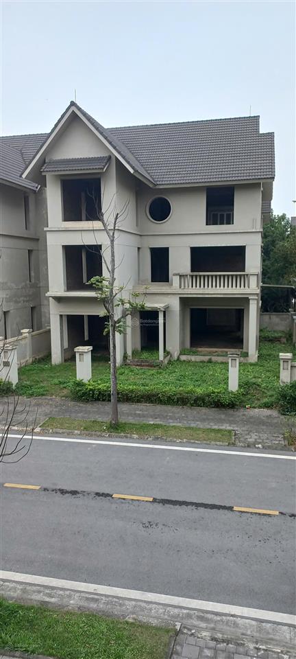 Rẻ hơn căn khác 1 tỷ đồng. căn 300m2  thô. vị trí rất đẹp.  hoàng đạo 0982 996 ***