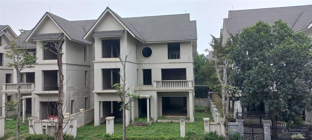 Rẻ hơn căn khác 1 tỷ đồng. căn 300m2  thô. vị trí rất đẹp.  hoàng đạo 0982 996 ***